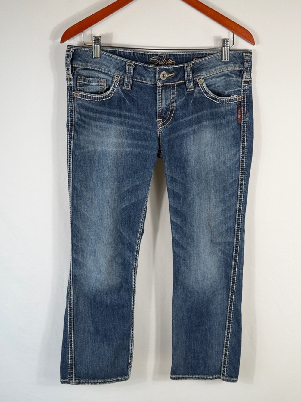 Silver Frances Capri Jeans. Blue Wash. Women’s Size 30. Inseam: 26 inches